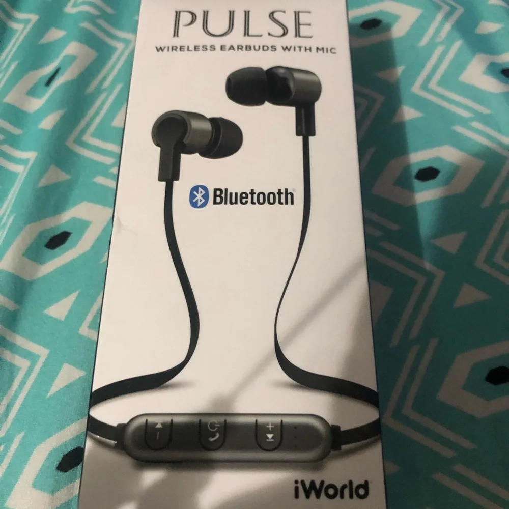 Pulse Wireless Earbuds with Mic — Silver
